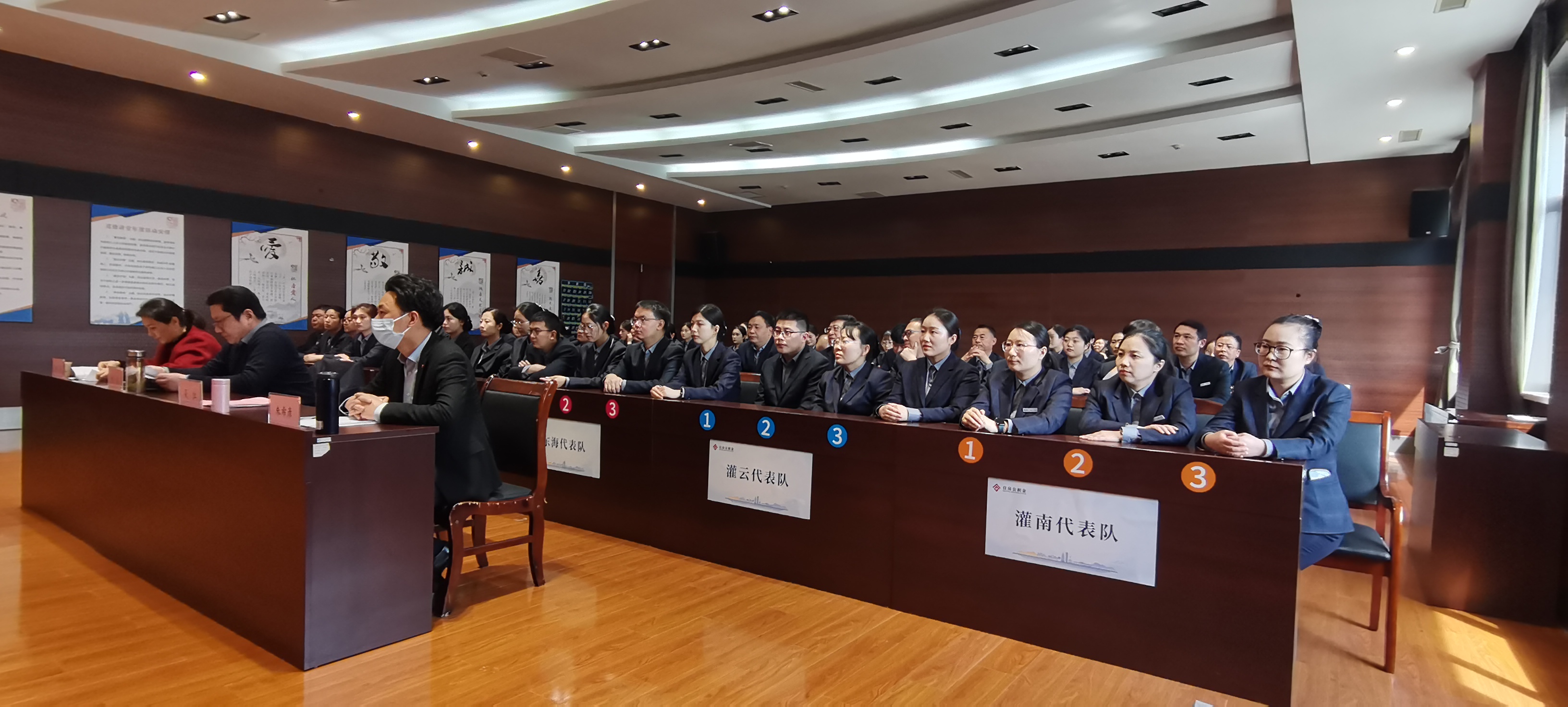 照片--服务技能大赛参赛队.jpg
