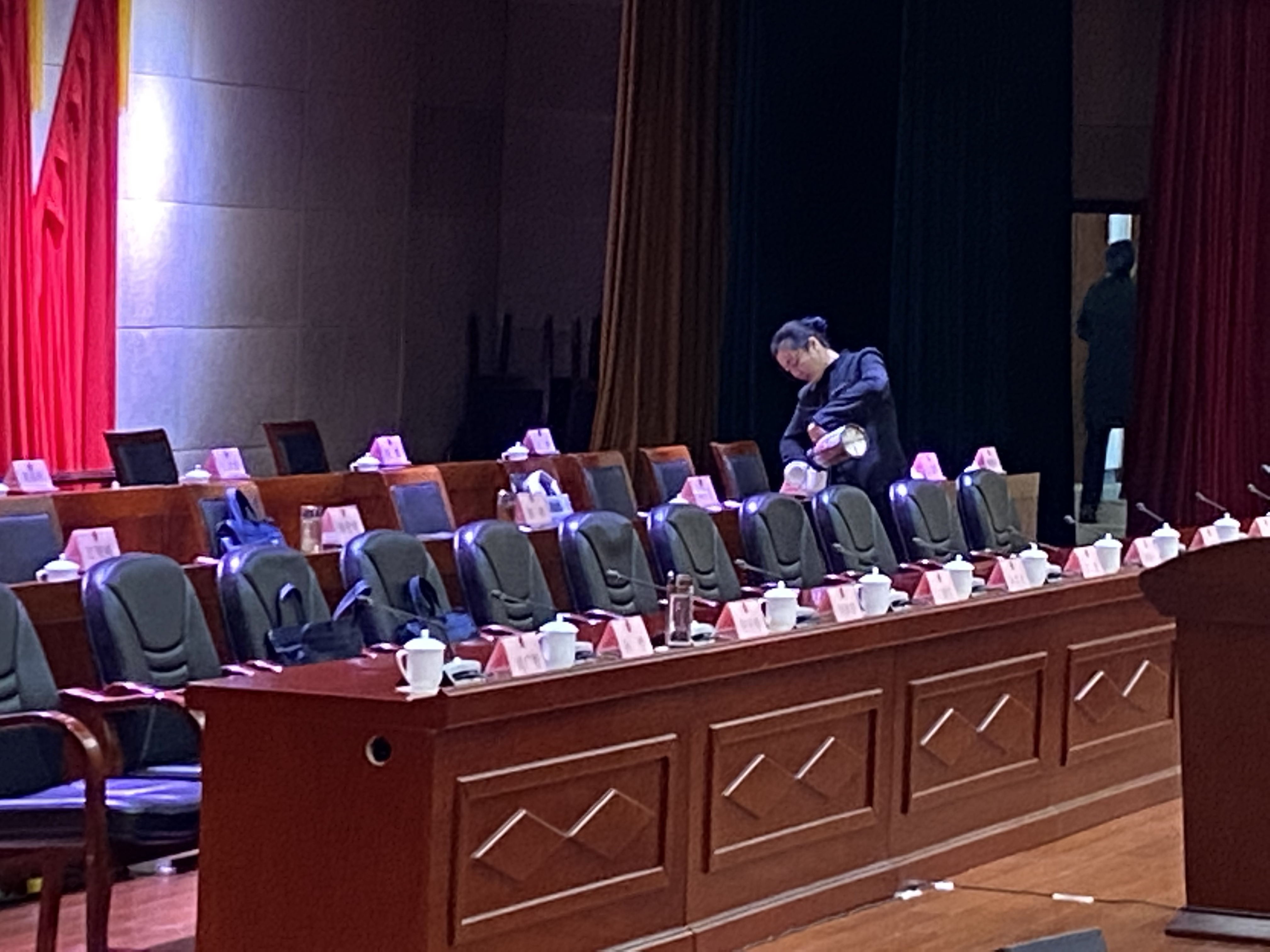 两会2.jpg