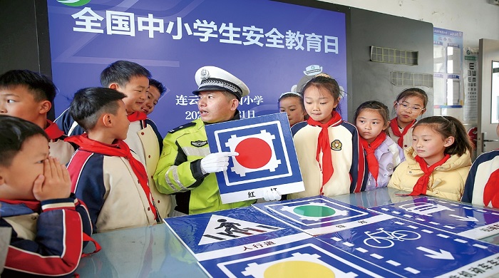 中小学生学安全.jpg