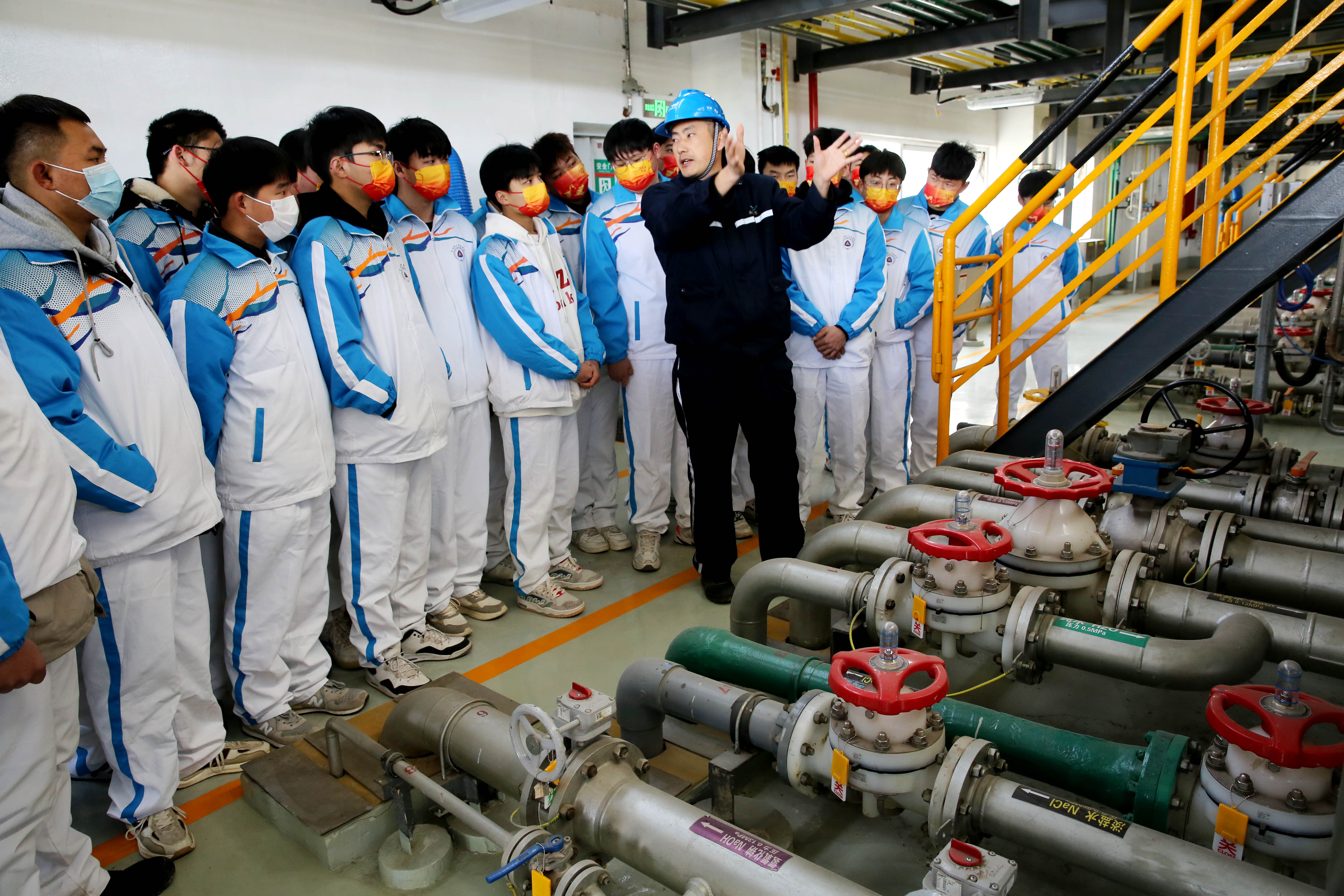 党建引领聚合力 访企拓岗促就业2.jpg 党建引领聚合力 访企拓岗促就业2.jpg