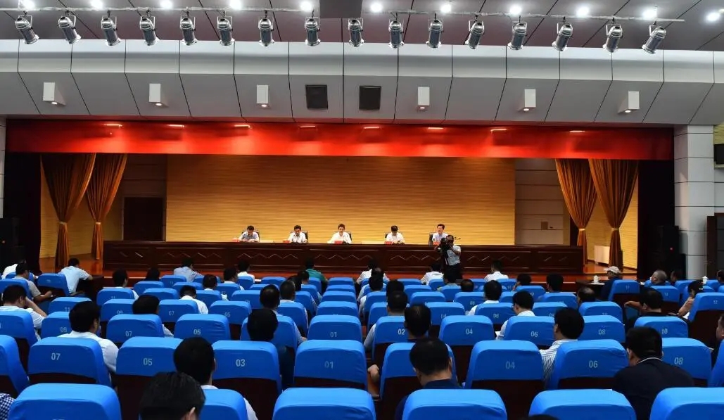 我县召开全县领导干部会议 任瑜任灌南县委书记 苏卫哲提名为灌南县长候选人.jpg