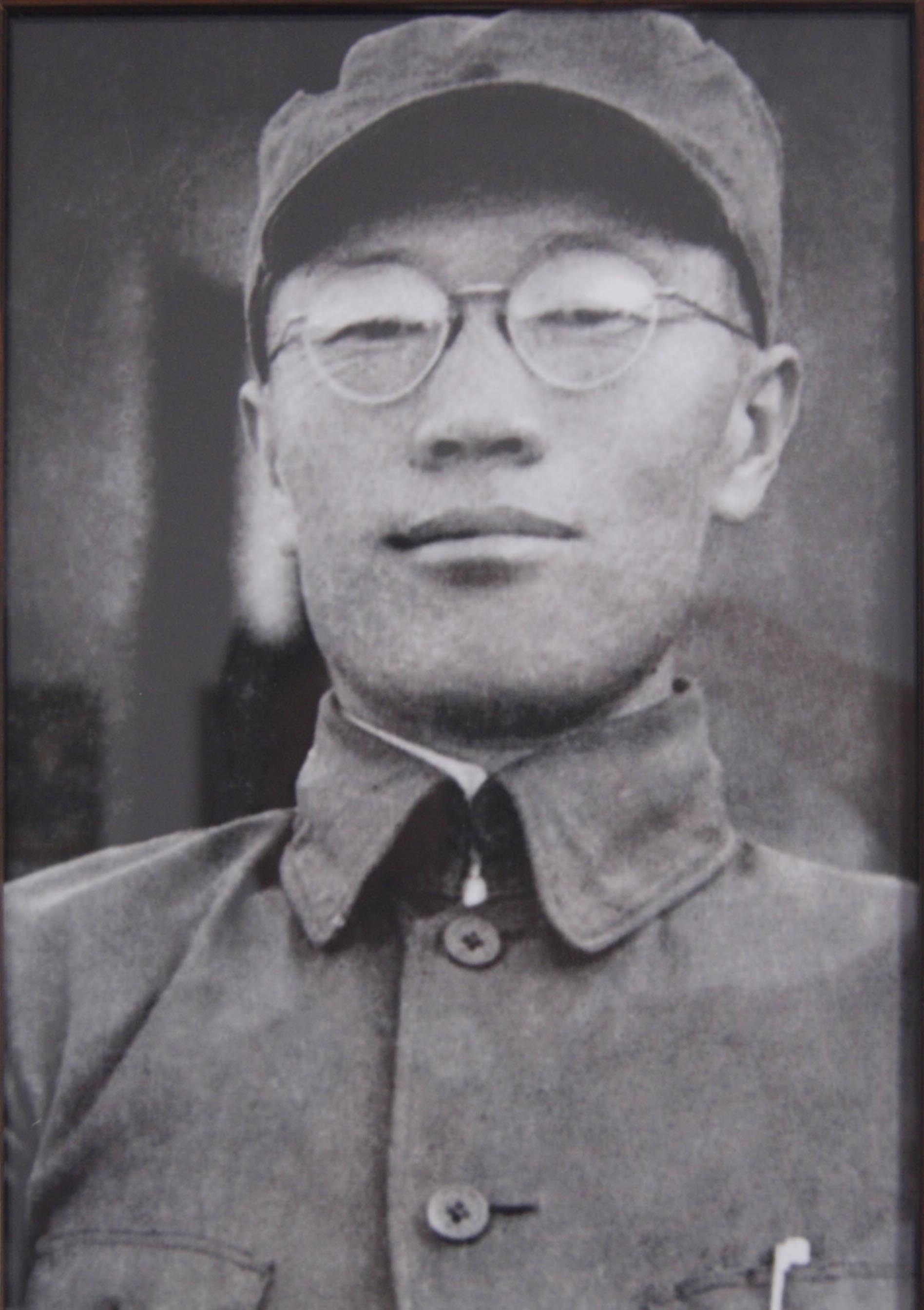万毅.jpg