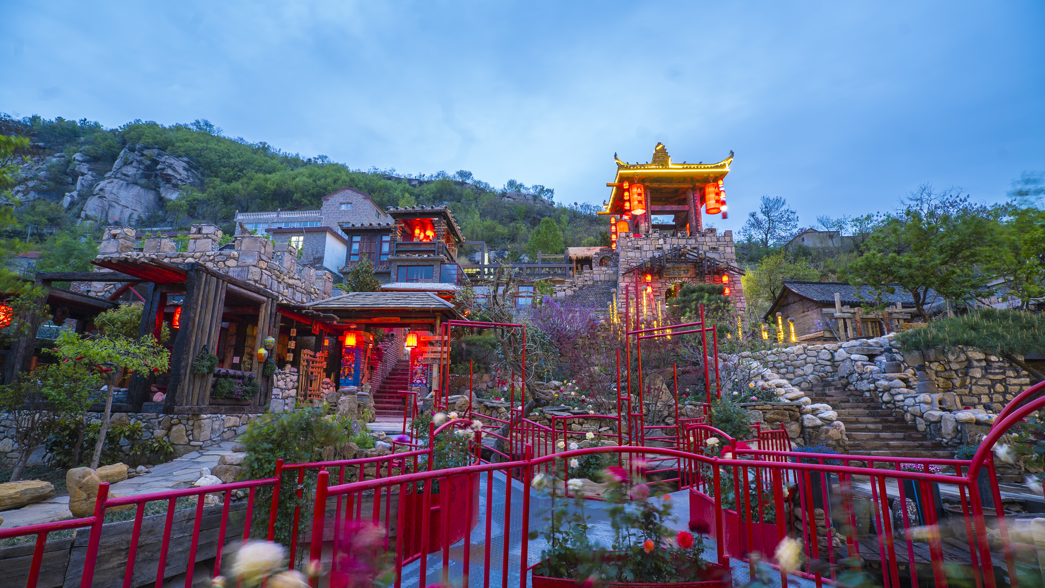 八间房民宿全景.jpg