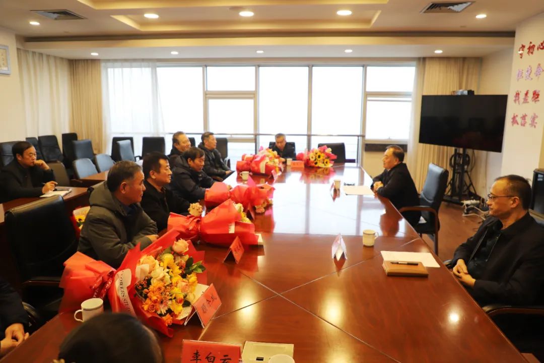 20240114市发改委举行退休干部荣退仪式3.jpg