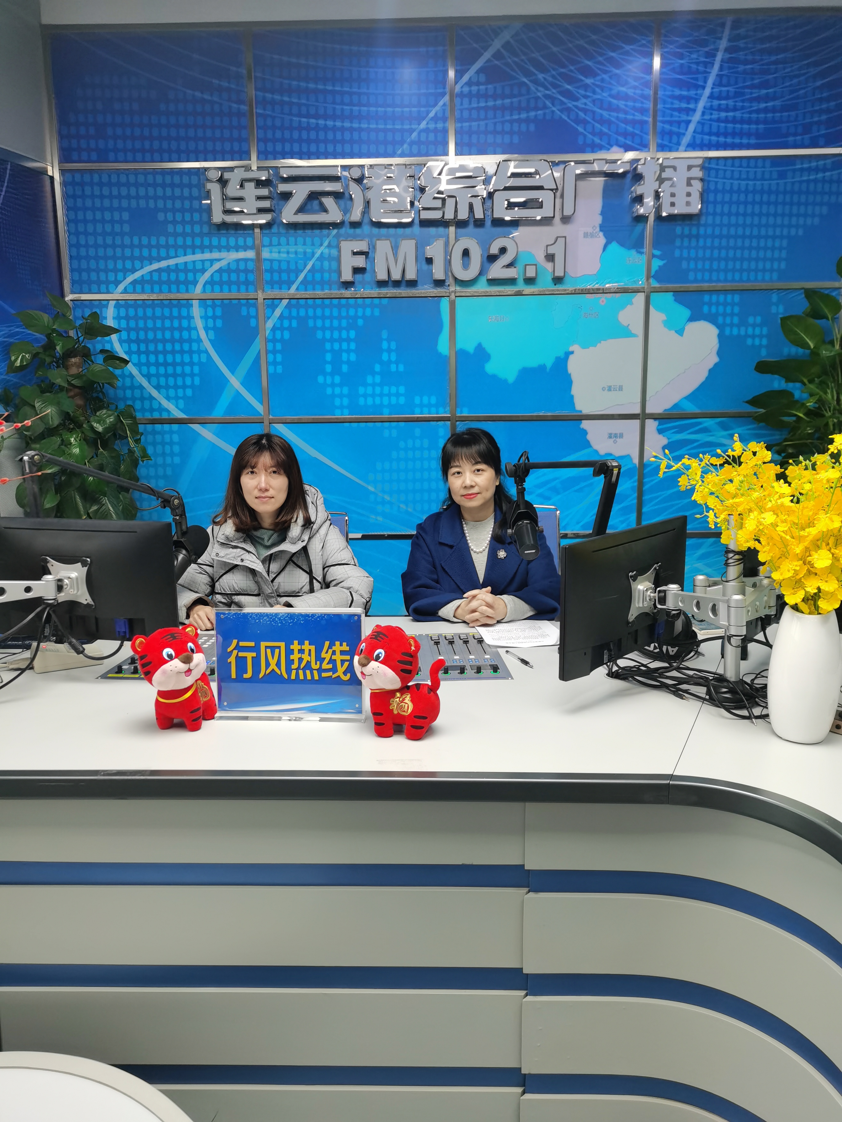 中心作客“行风热线”聚焦职工关切热点.jpg