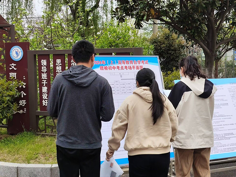 考生进考点1.jpg