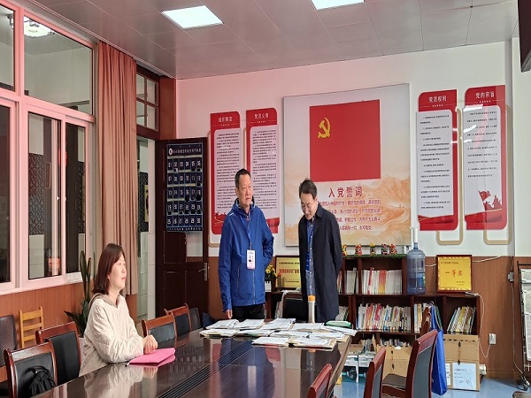 省TL在考务办hao.jpg