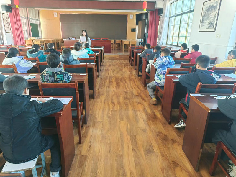 灌云县朝阳实验小学考点监考员宣读考场规则_副本.jpg