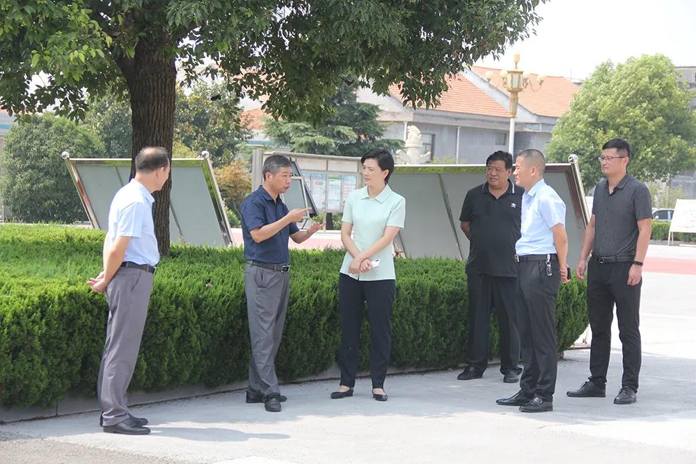 局长居潘娣督查指导开学工作 - 赣榆教育在线