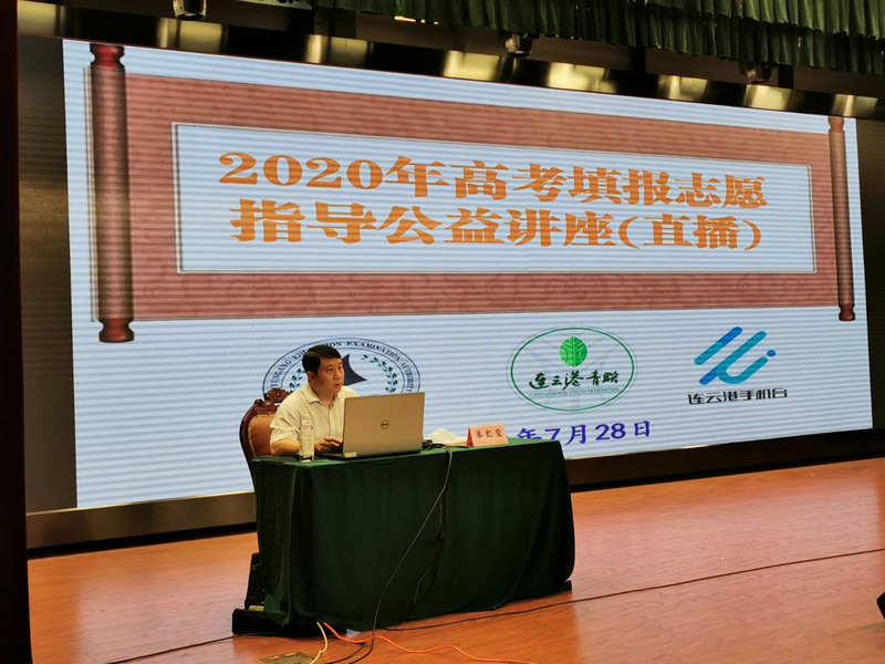 党员志愿者李红宝为12万听众服务.jpg