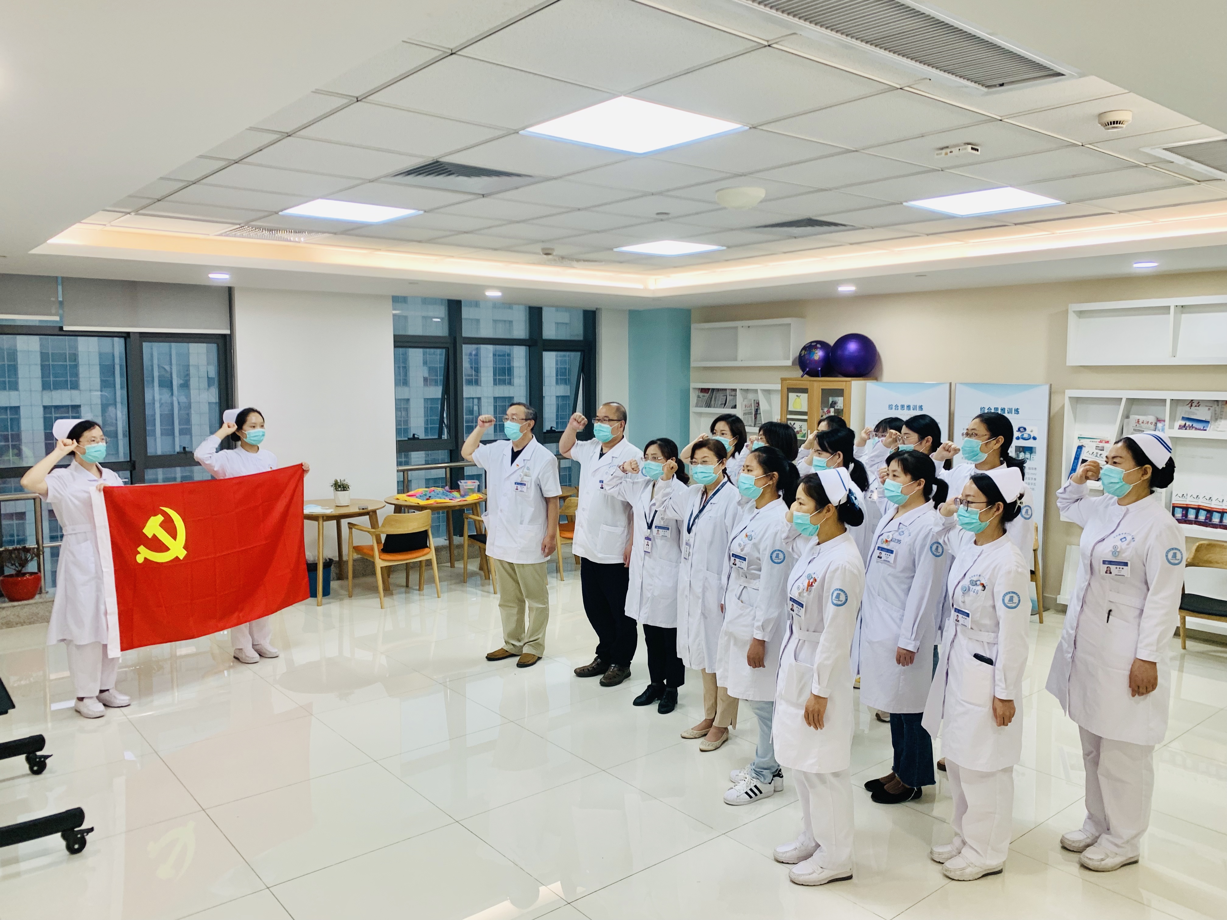 2我院老年病医院党支部宣誓.jpg