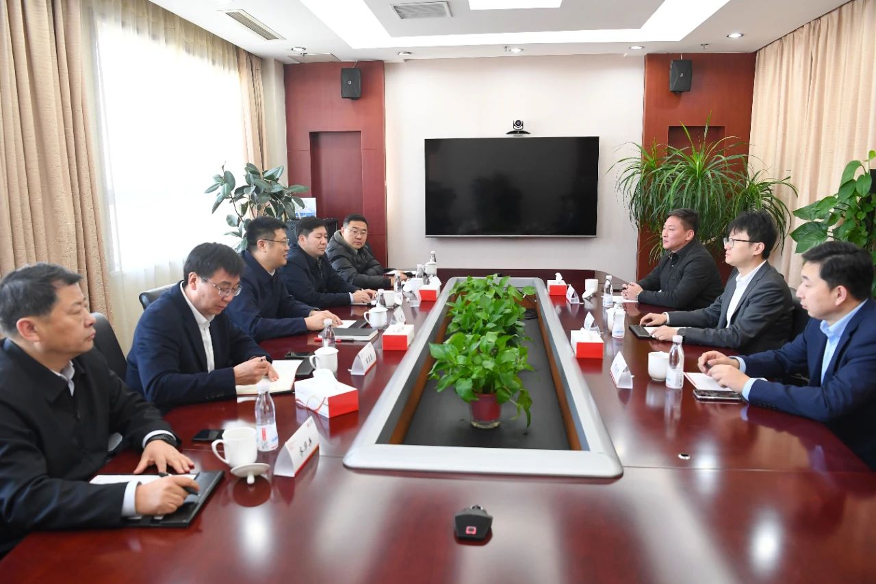 李鋒赴正大天晴開(kāi)展政企懇談活動(dòng).jpg