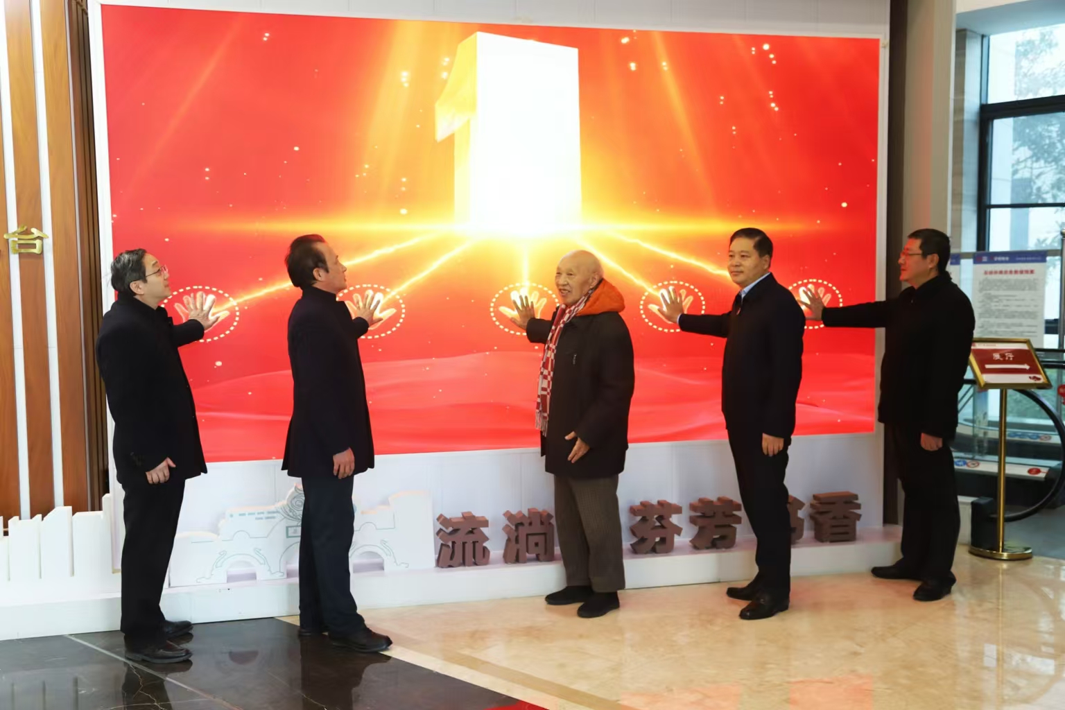 许思文、陈凤桐、李敬伟、陆志伟、葛新成共同为“现当代名家信札展”揭幕.jpg