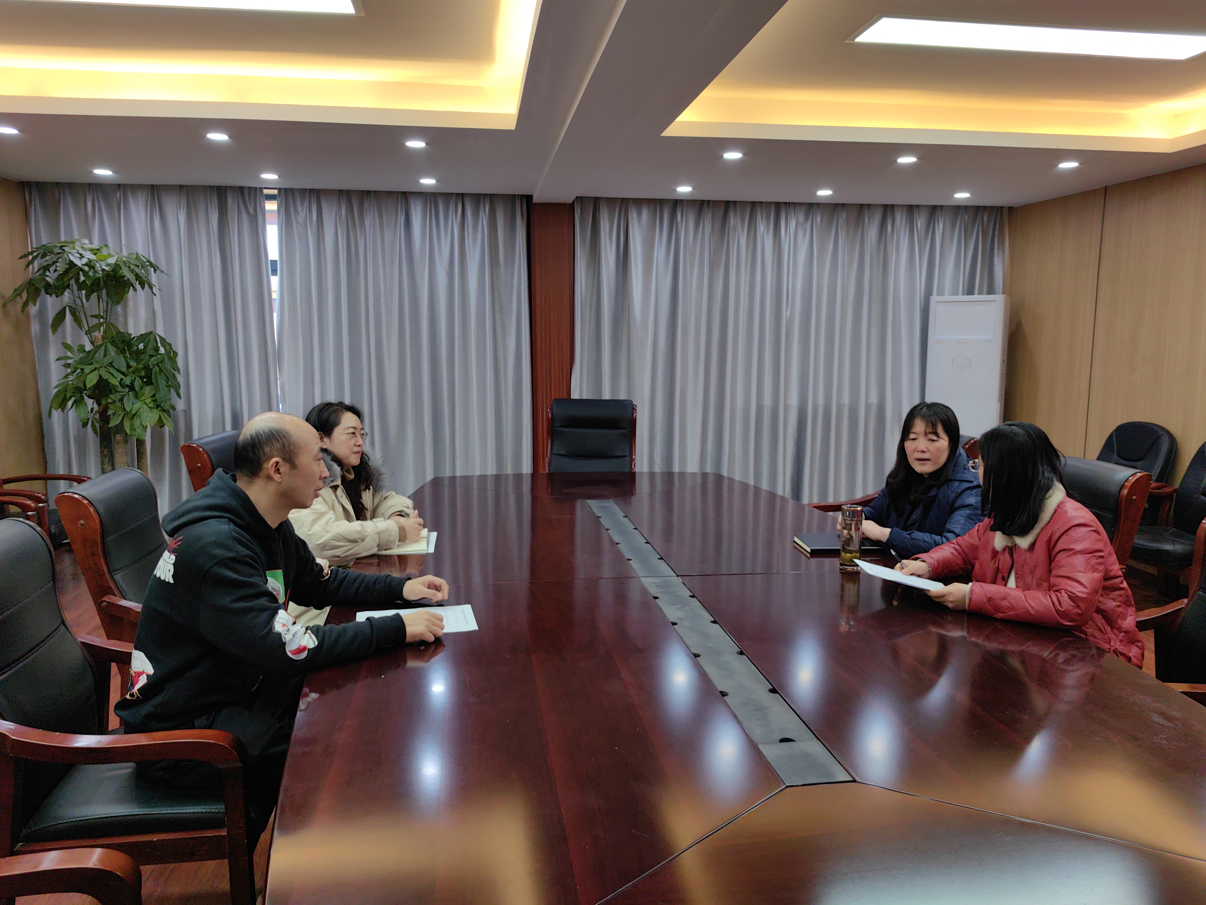 2024年三支部组织生活会.jpg