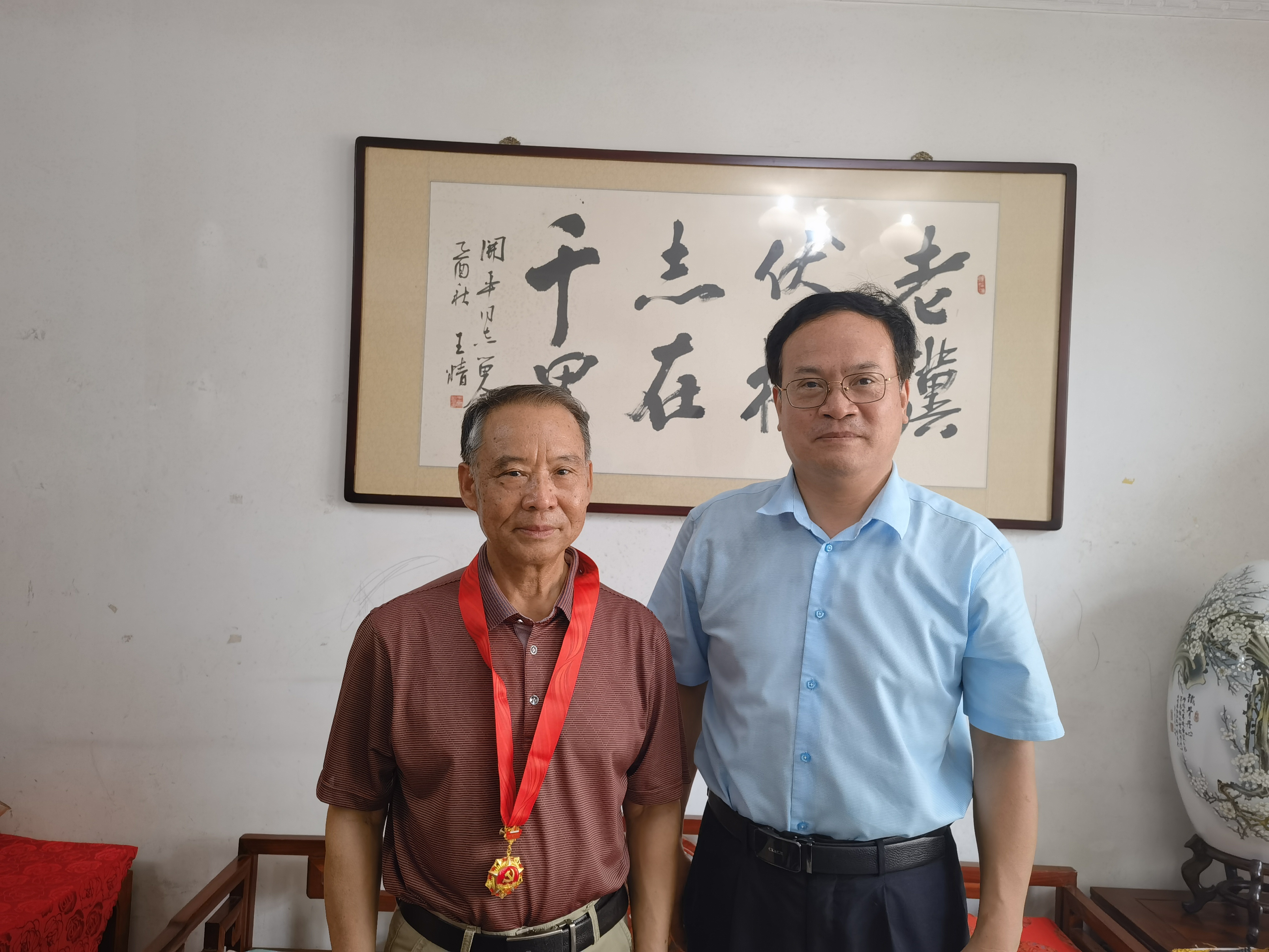 颁发“光荣在党50年”纪念章20220628.jpg