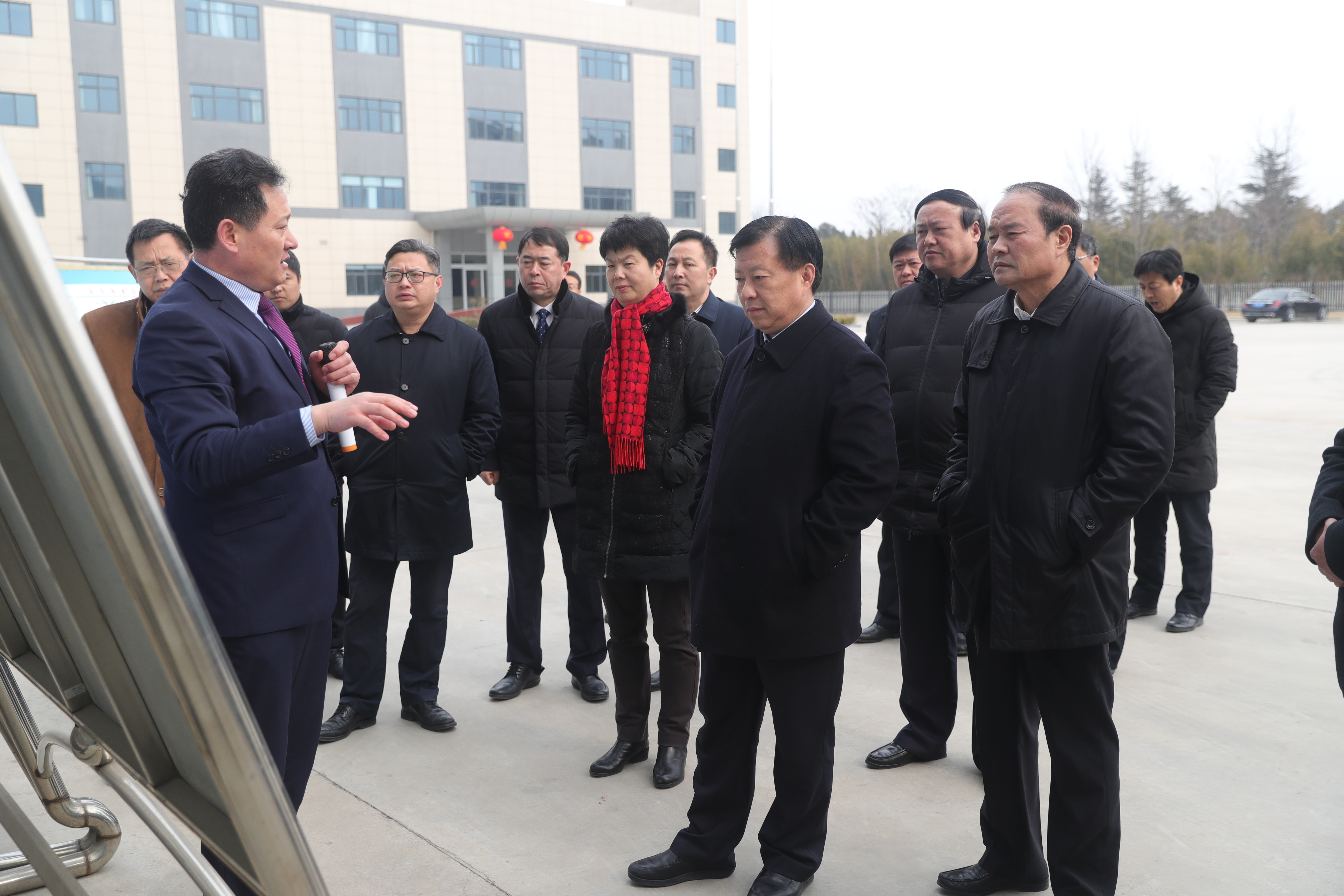 方伟在市开发区调研首季开门红工作