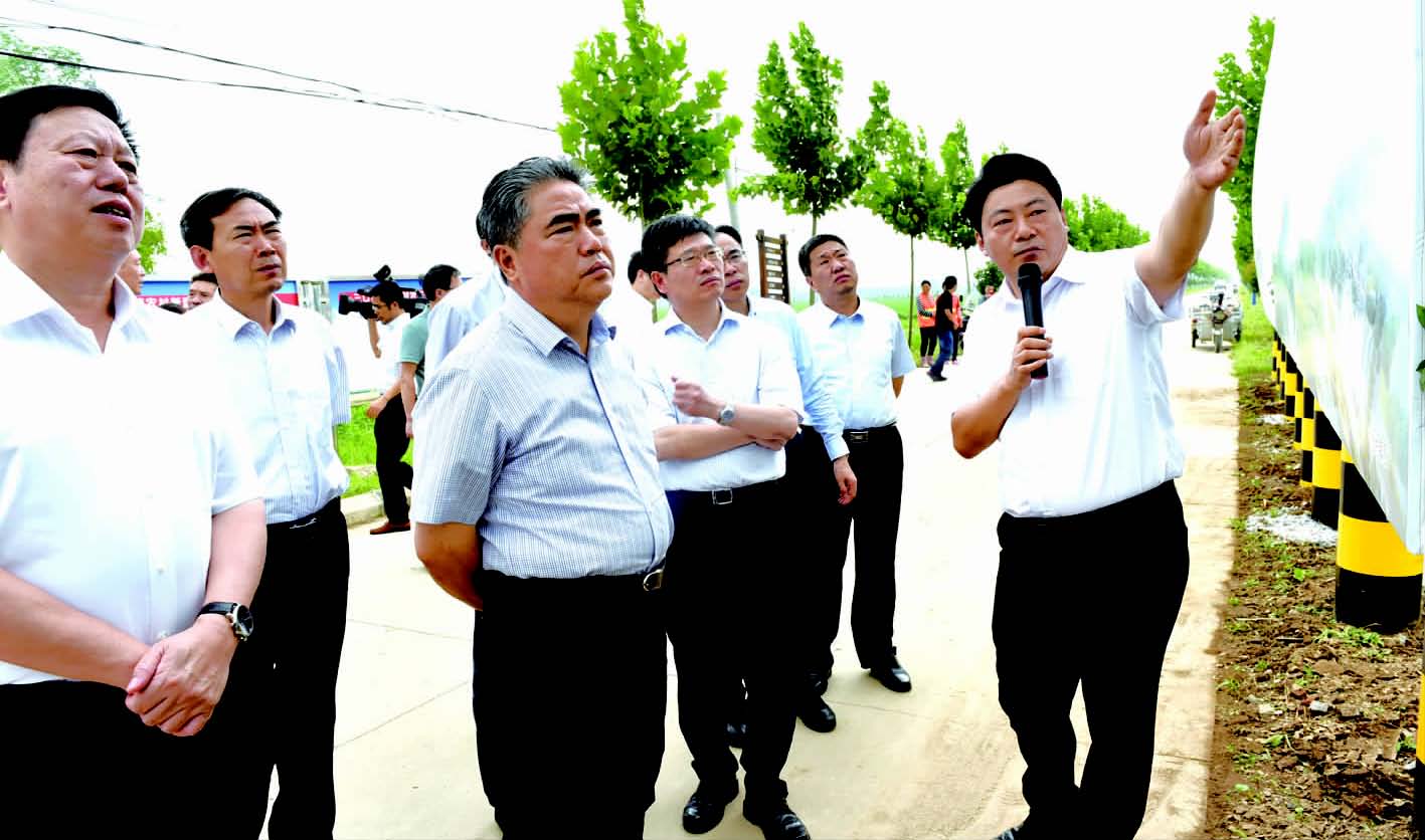 8月13日,市委书记,市人大常委会主任项雪龙赴灌南县督查农民住房条件