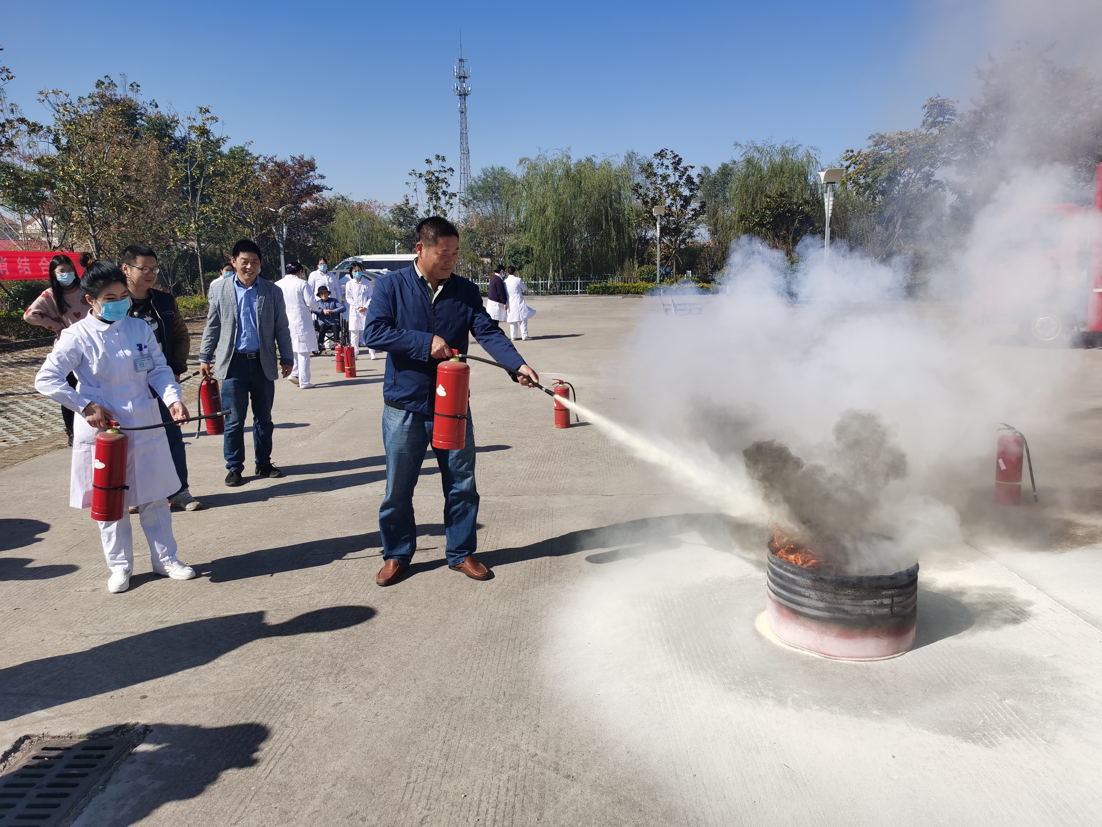 方法,切实提高了临警应变和自防自救能力,达到了此次消防培训的目的