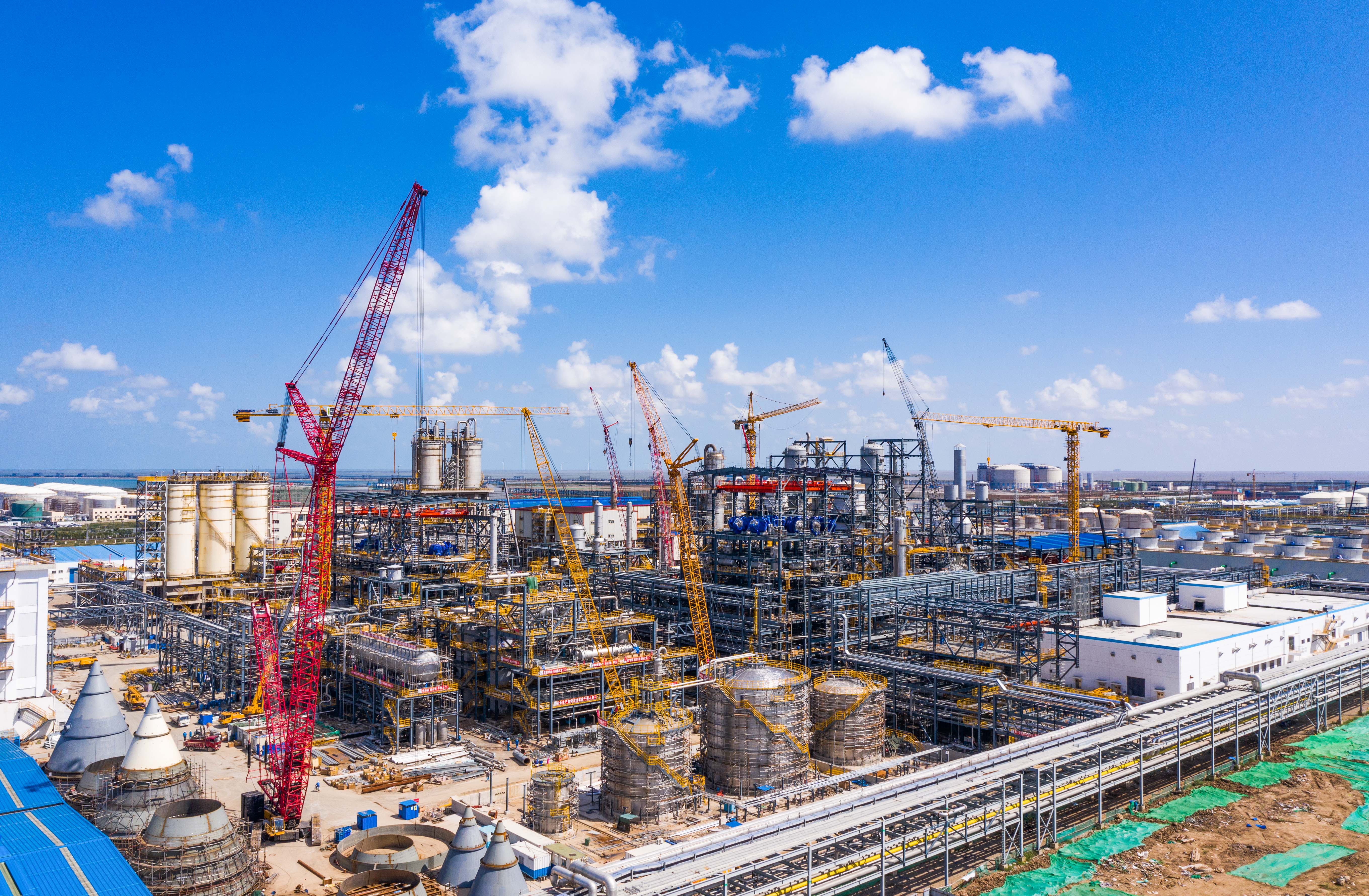 卫星石化项目建设现场.jpg