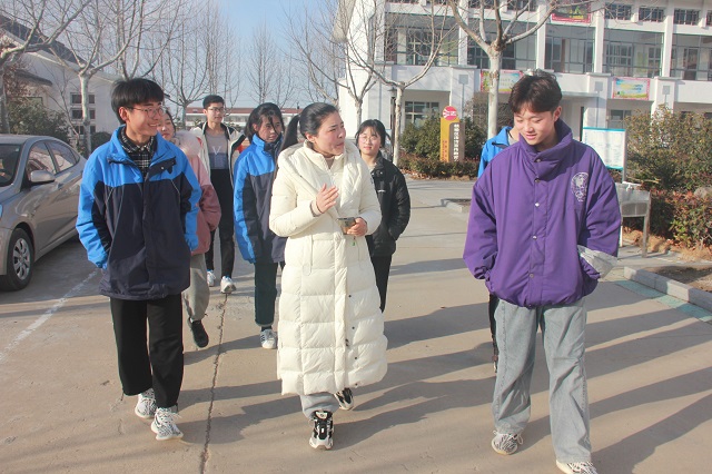 城南高中:剪出雷锋形象,传播雷锋精神 - 赣榆教育在线