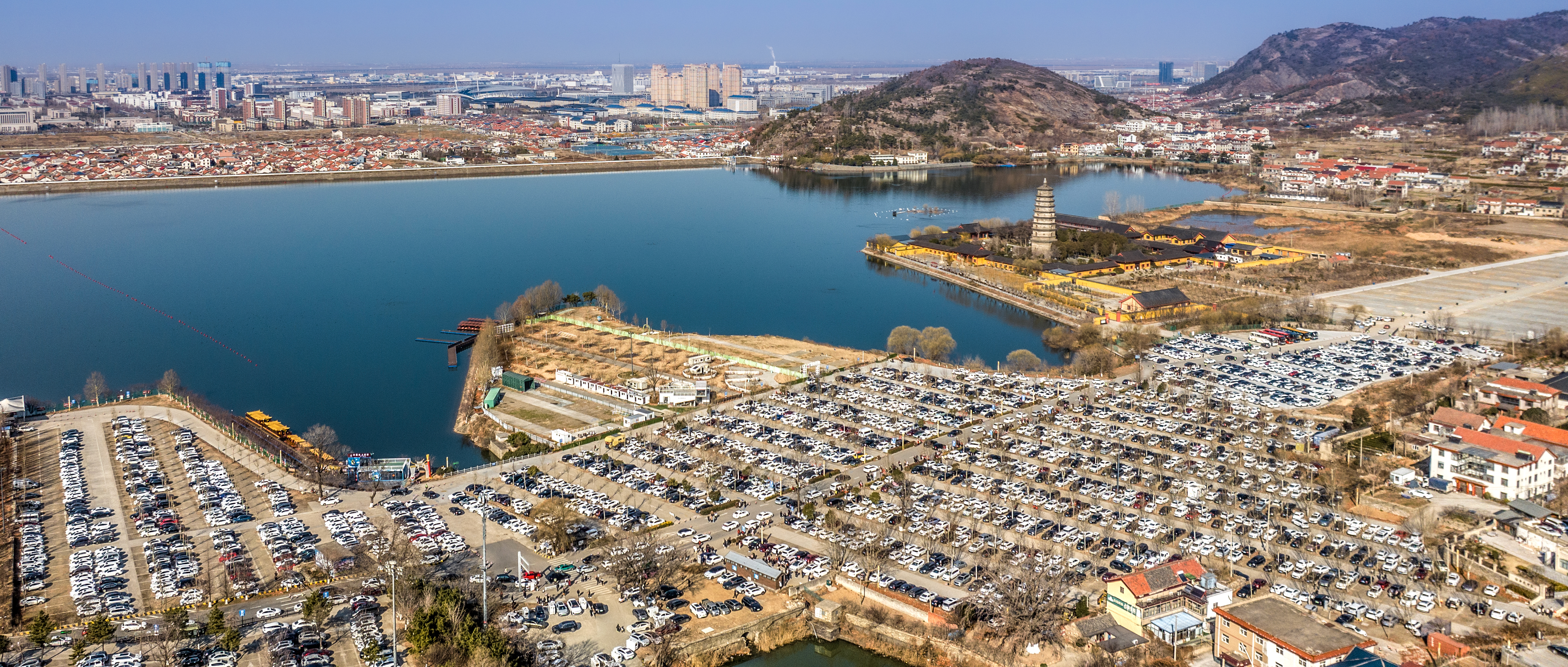 106许志平《古塔停车场》.jpg