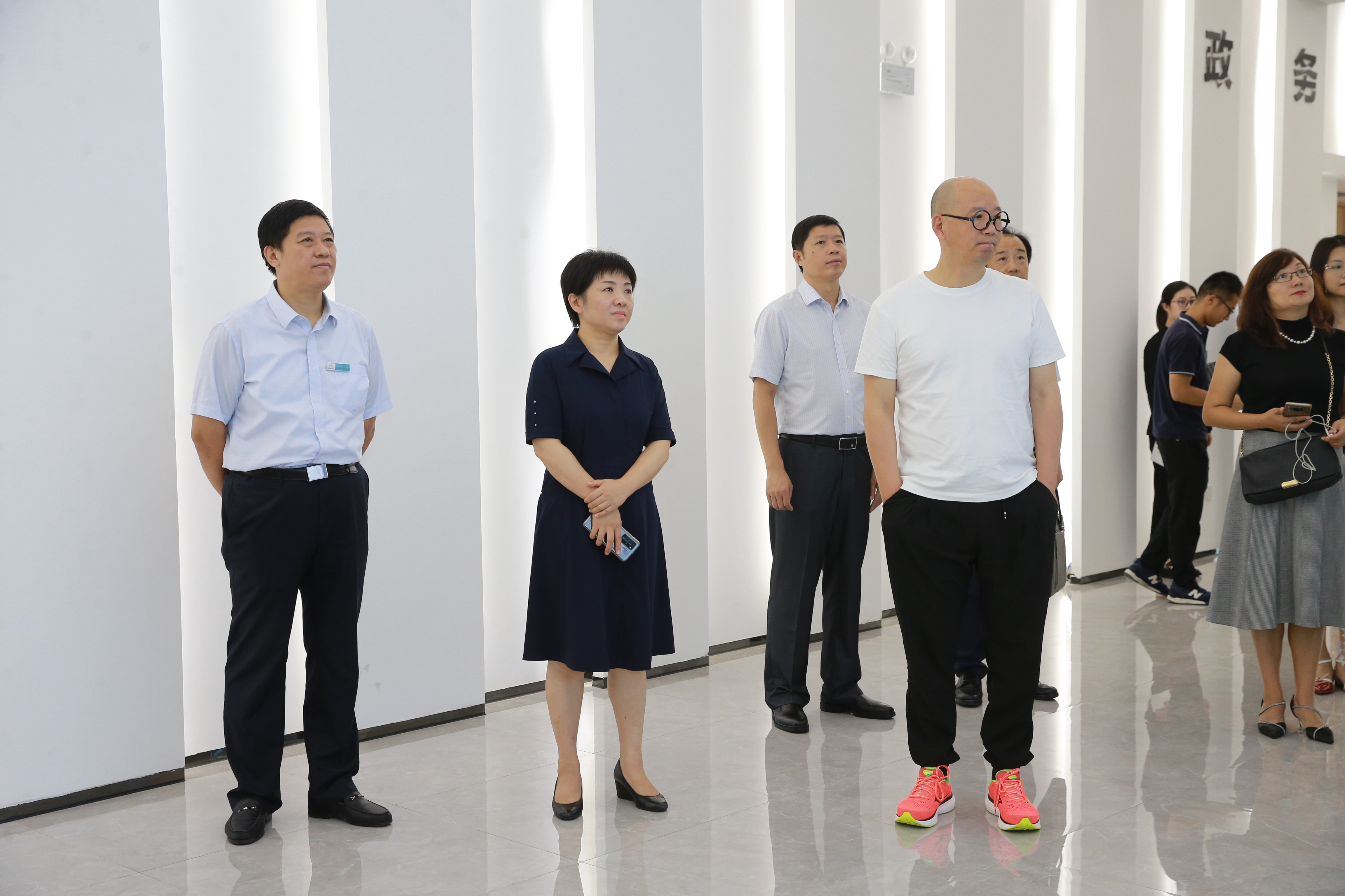 市委副书记万闻华到大数据中心调研