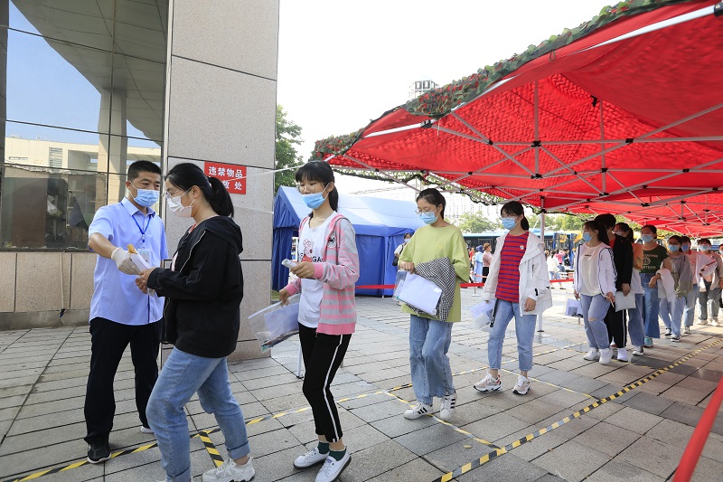 我区2020年高考顺利开考