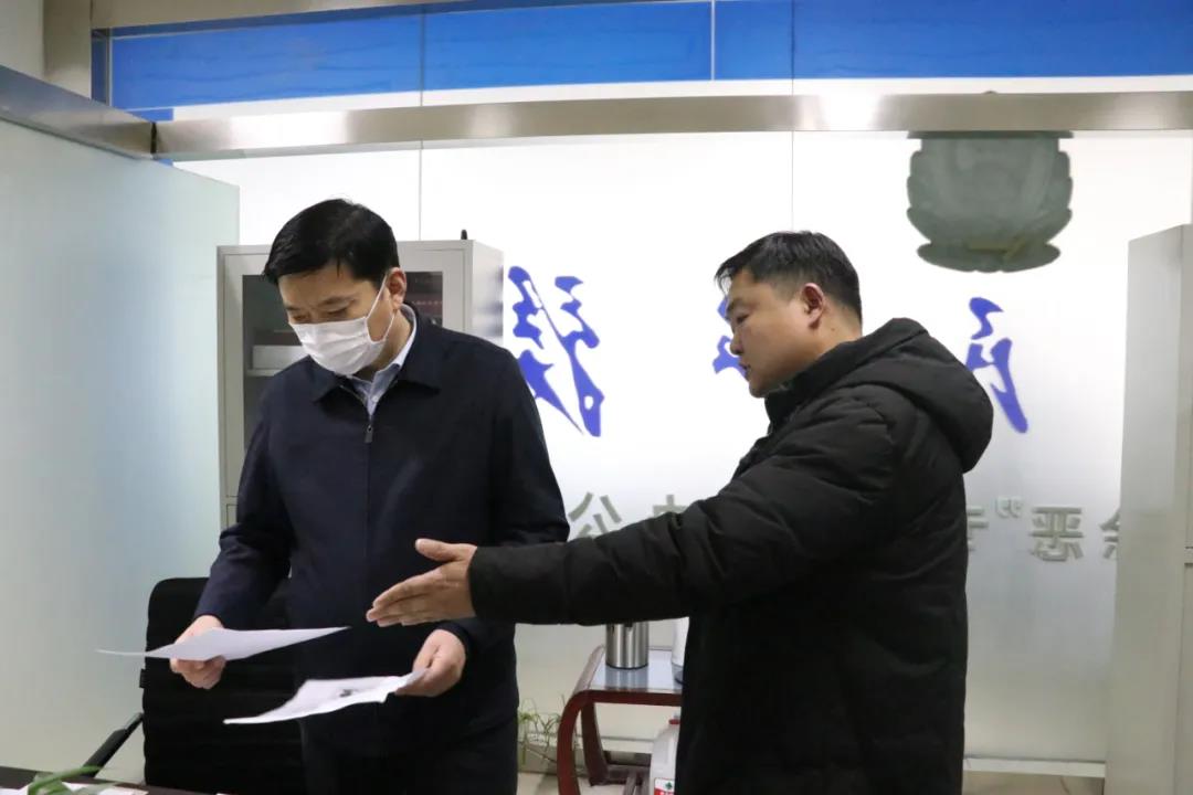 冯小宏督导网格化社会治理及扫黑除恶等工作