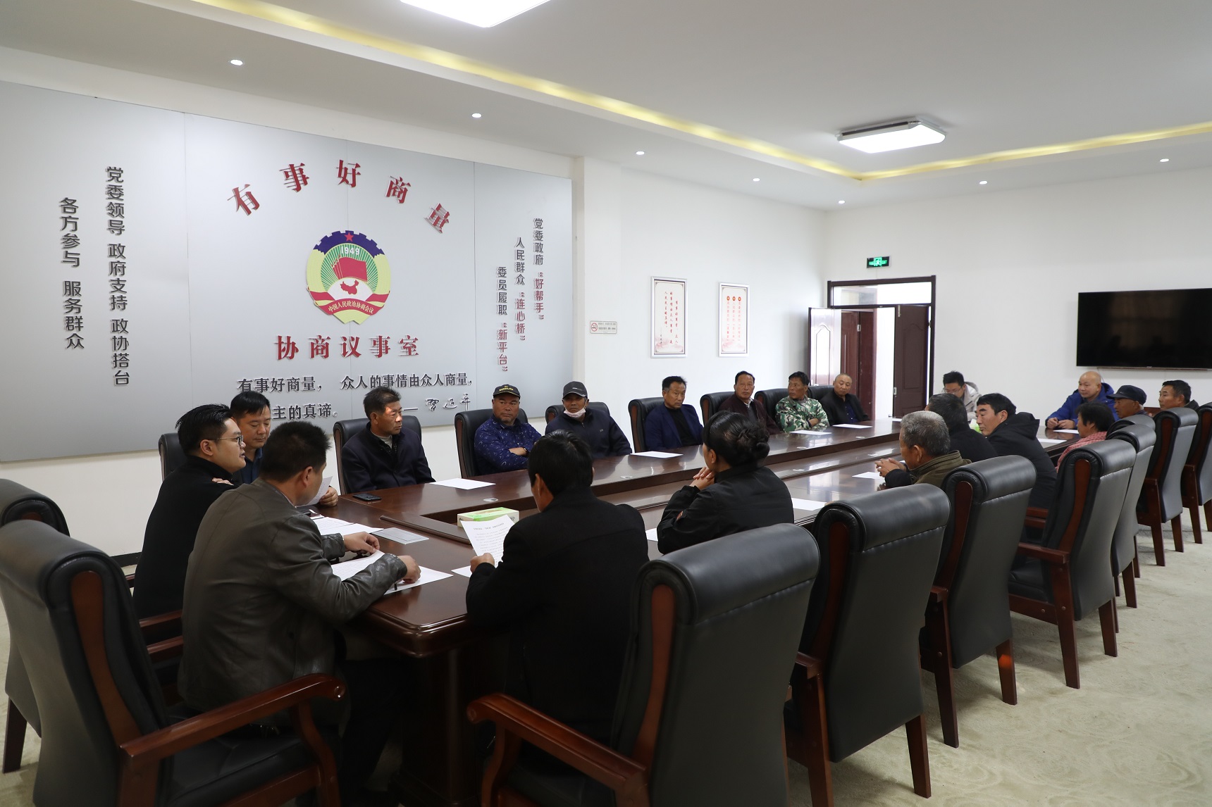 新坝镇高度重视,迅速响应,依托"有事好商量"协商议事室成立了由镇农办