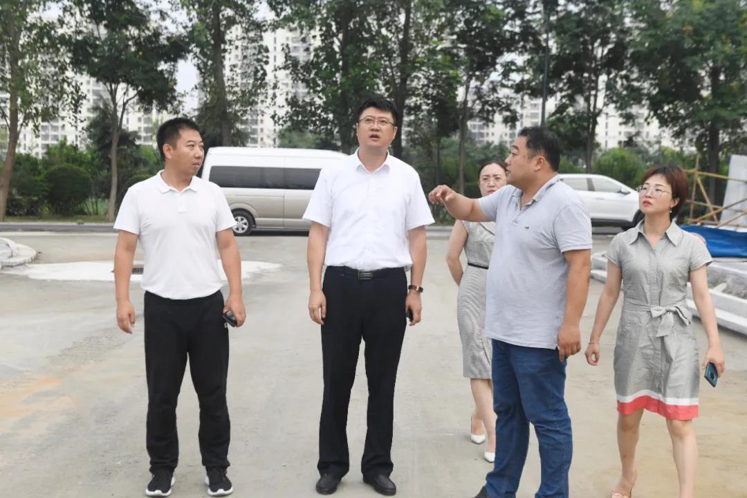 李锋深入居民小区推进文明城市创建工作