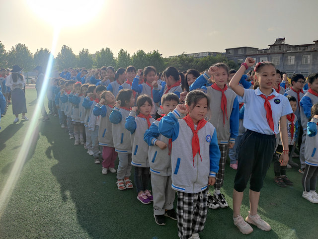 门河小学举行"红领巾心向党,争做新时代好少年"新队员入队仪式 - 赣榆