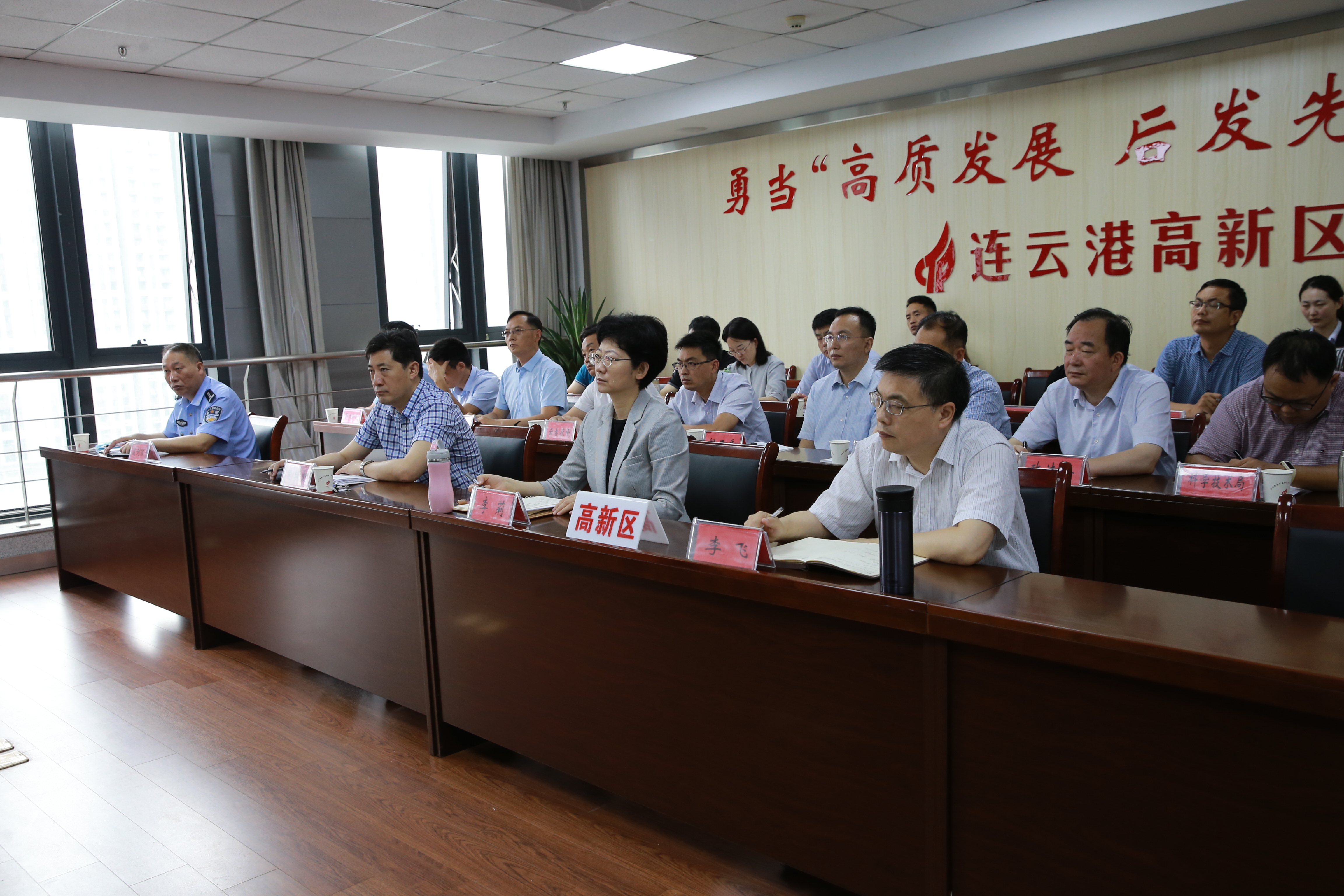 高新区管委会主任李莉召开疫情防控工作会议