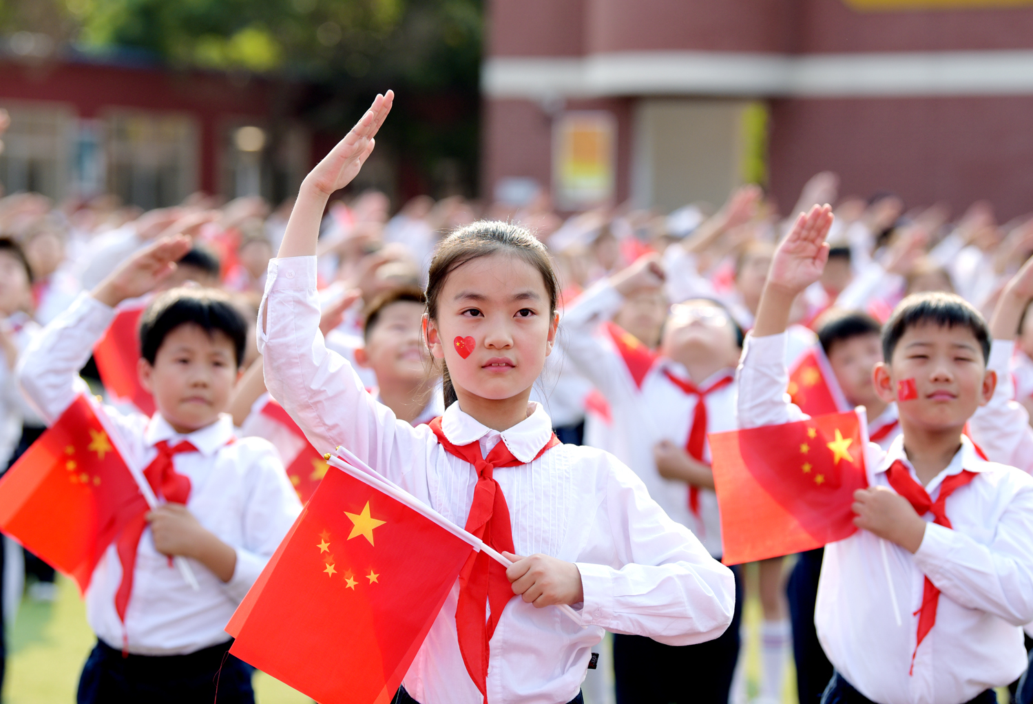 赣榆实小:开展《我和我的祖国》快闪庆祖国活动