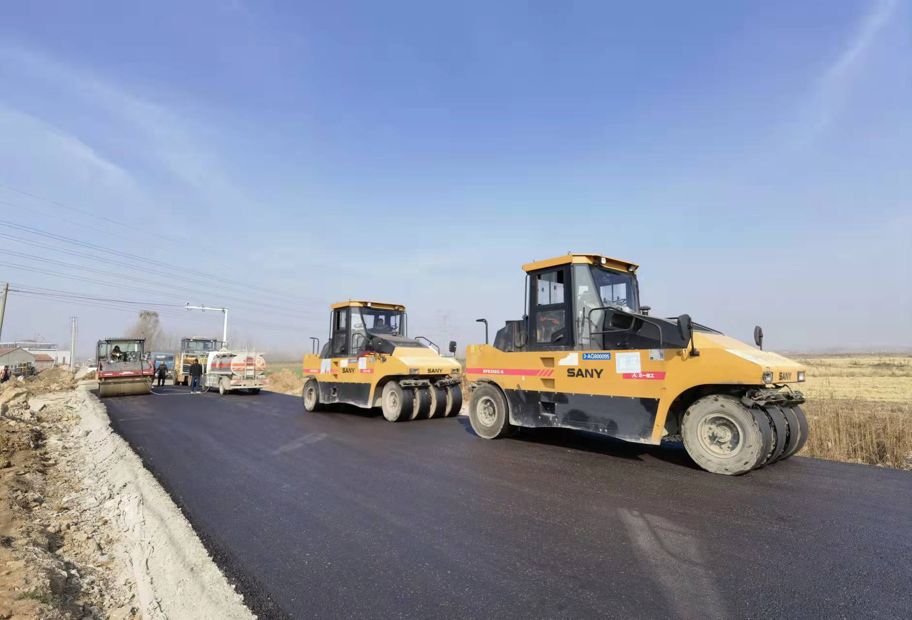 金海线海头段沥青路面摊铺施工图片 (1).jpg