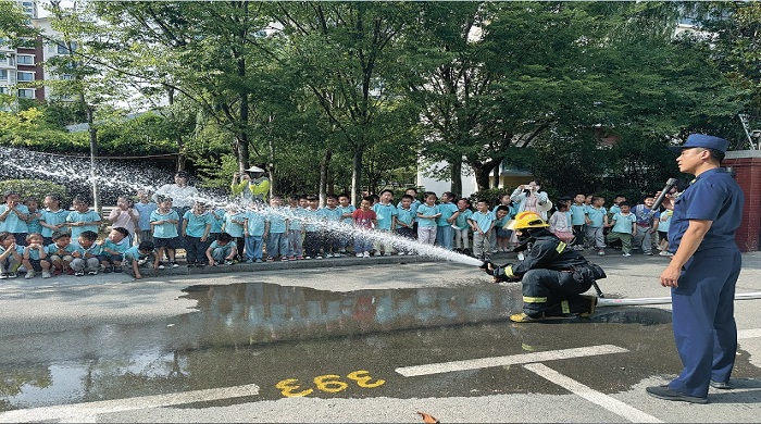 萌娃争当安全小卫士.jpg