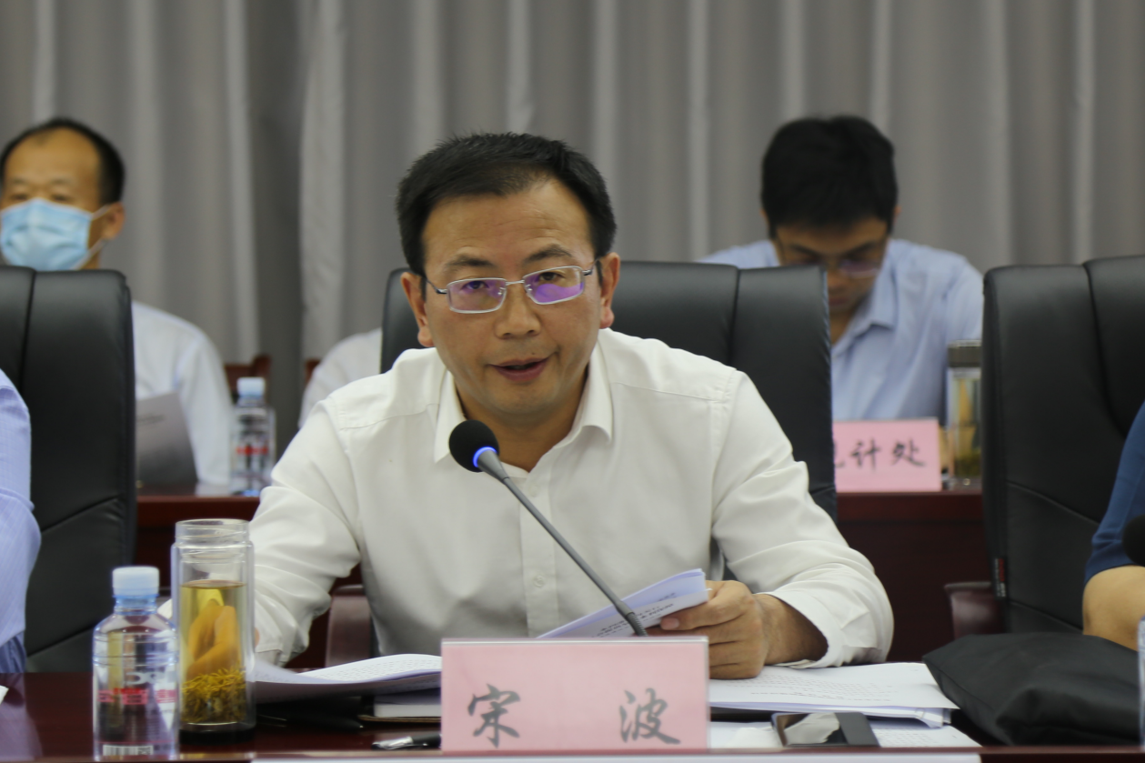 会上,局党组书记,局长宋波作了题为《务必实干敢担当,水润港城向美行