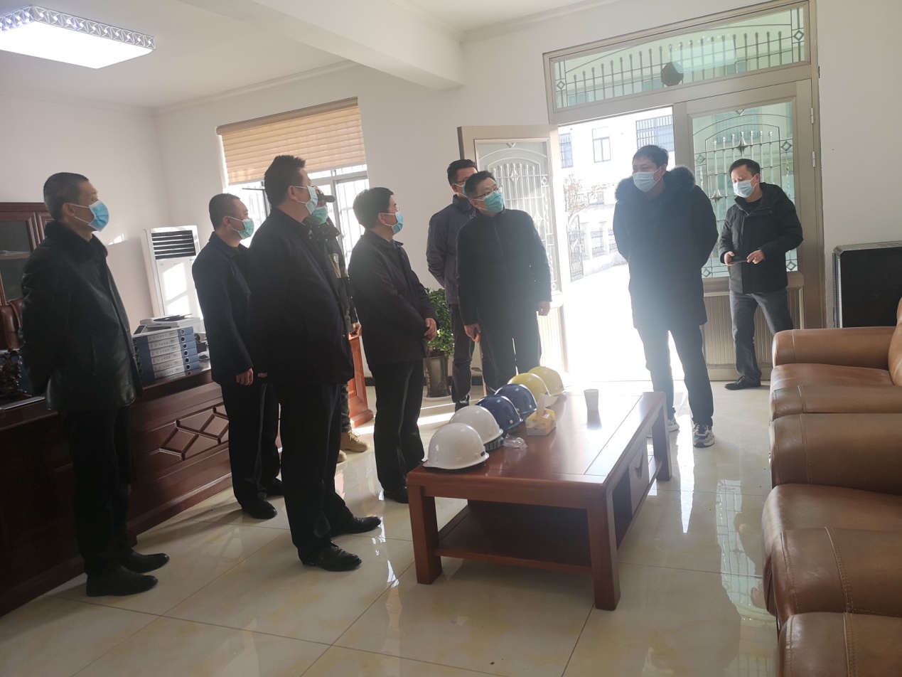 常务副区长朱伟哲先后检查了粮食仓储,长输天然气管道