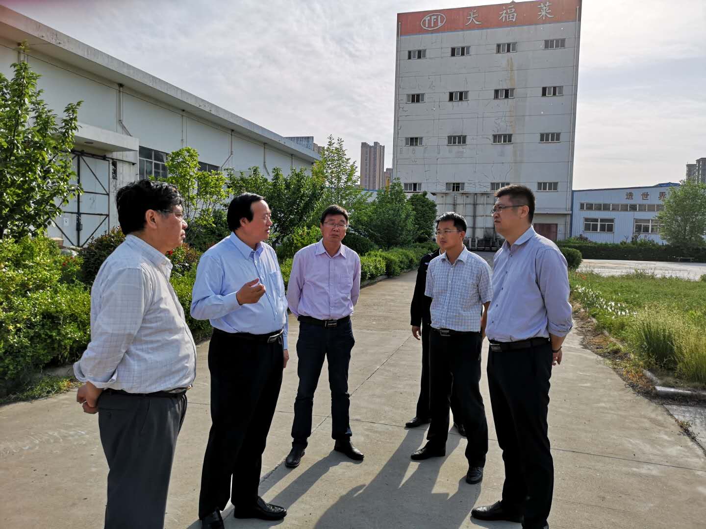 5月21日市政府副市长徐家保到海州区江苏天福莱集团有限公司和高新区